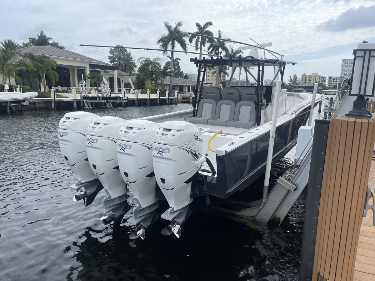 Quad Mercury Racing 400R outboards serviced dockside